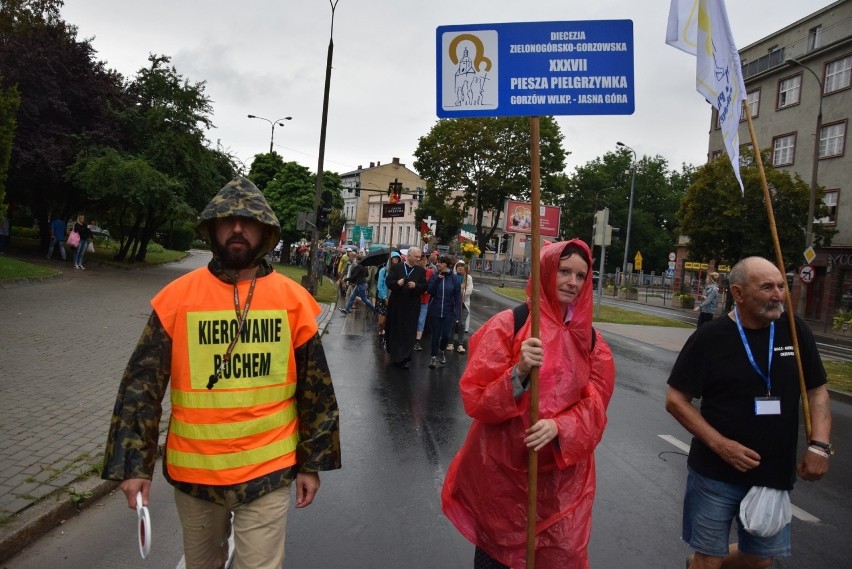 Dwa lata temu gorzowska pielgrzymka wychodziła w deszczu.