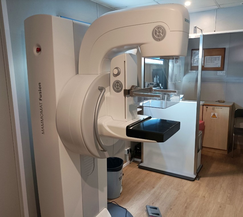 Mobilna pracownia mammograficzna zaprasza na bezpłatne badanie piersi w pow. żywieckim. Są jeszcze wolne miejsca