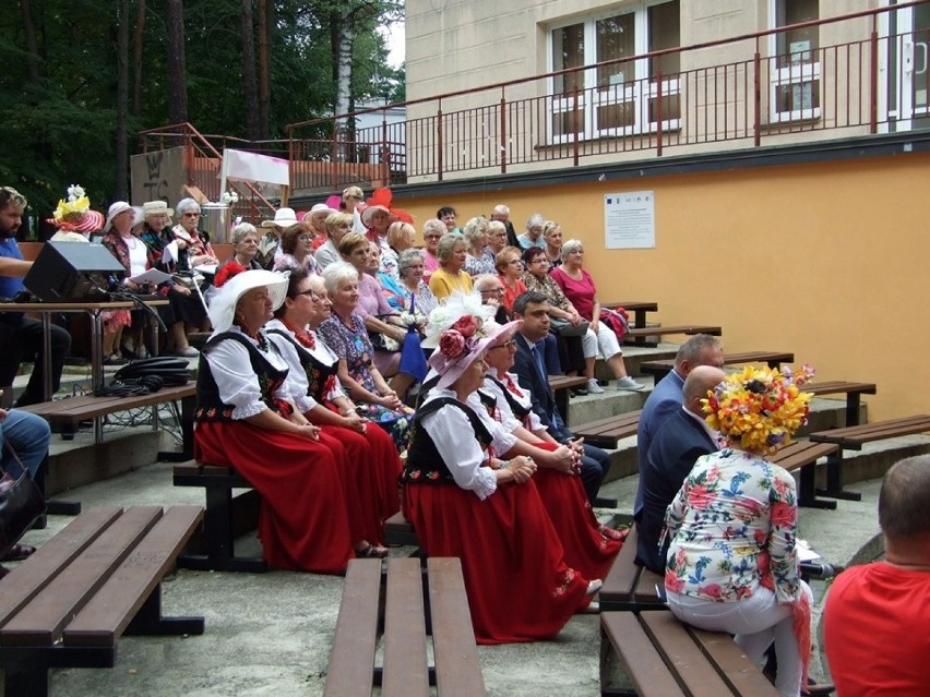 Kolorowe i radosne święto seniorów w Bukownie