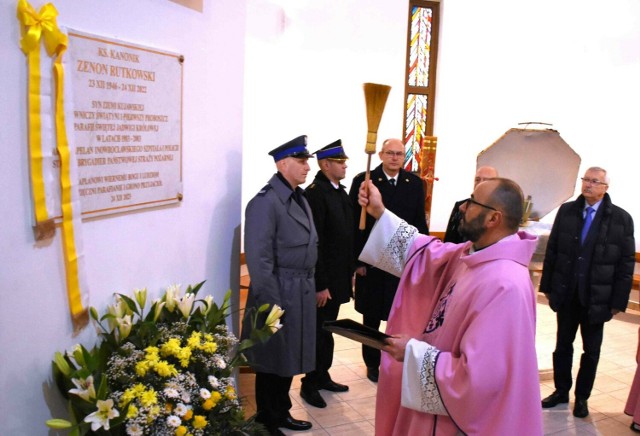 W kościele pod wezwaniem Świętej Królowej Jadwigi w Inowrocławiu odbyła się uroczystość, w trakcie której odsłonięto i poświęcono tablicę upamiętniającą księdza kanonika Zenona Rutkowskiego