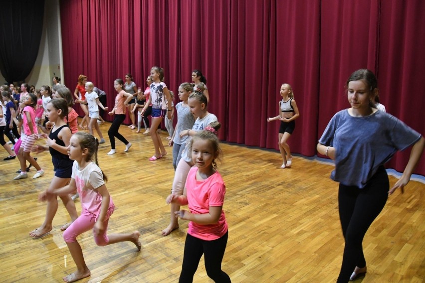 W hali przy Żytniej w Kielcach ruszyły darmowe zajęcia taneczne. Zaprasza Anna Biały z klubu ''Jump''. Zobacz i zapisz się (DUŻO ZDJĘĆ)