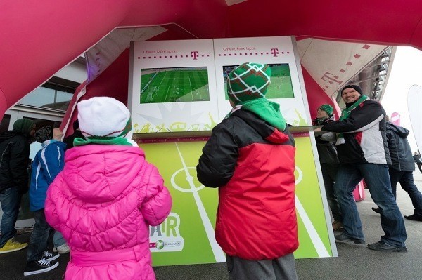Wrocławianie świetnie bawili się w T-Mobile FanZone. Pięciolatka poprowadziła Barcelonę! (ZDJĘCIA)