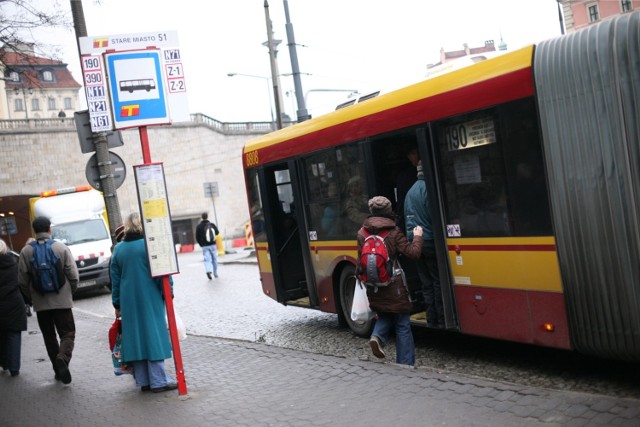 Kolizja autobusu 187 (zdjęcie ilustracyjne)