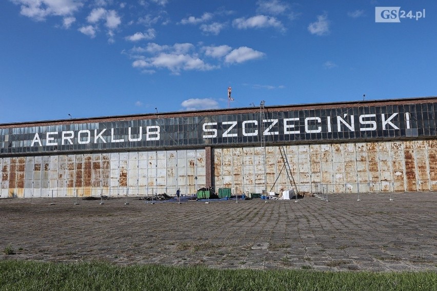 Rozpoczęły się prace w historycznym hangarze Szczecińskiego Aeroklubu [ZDJĘCIA]