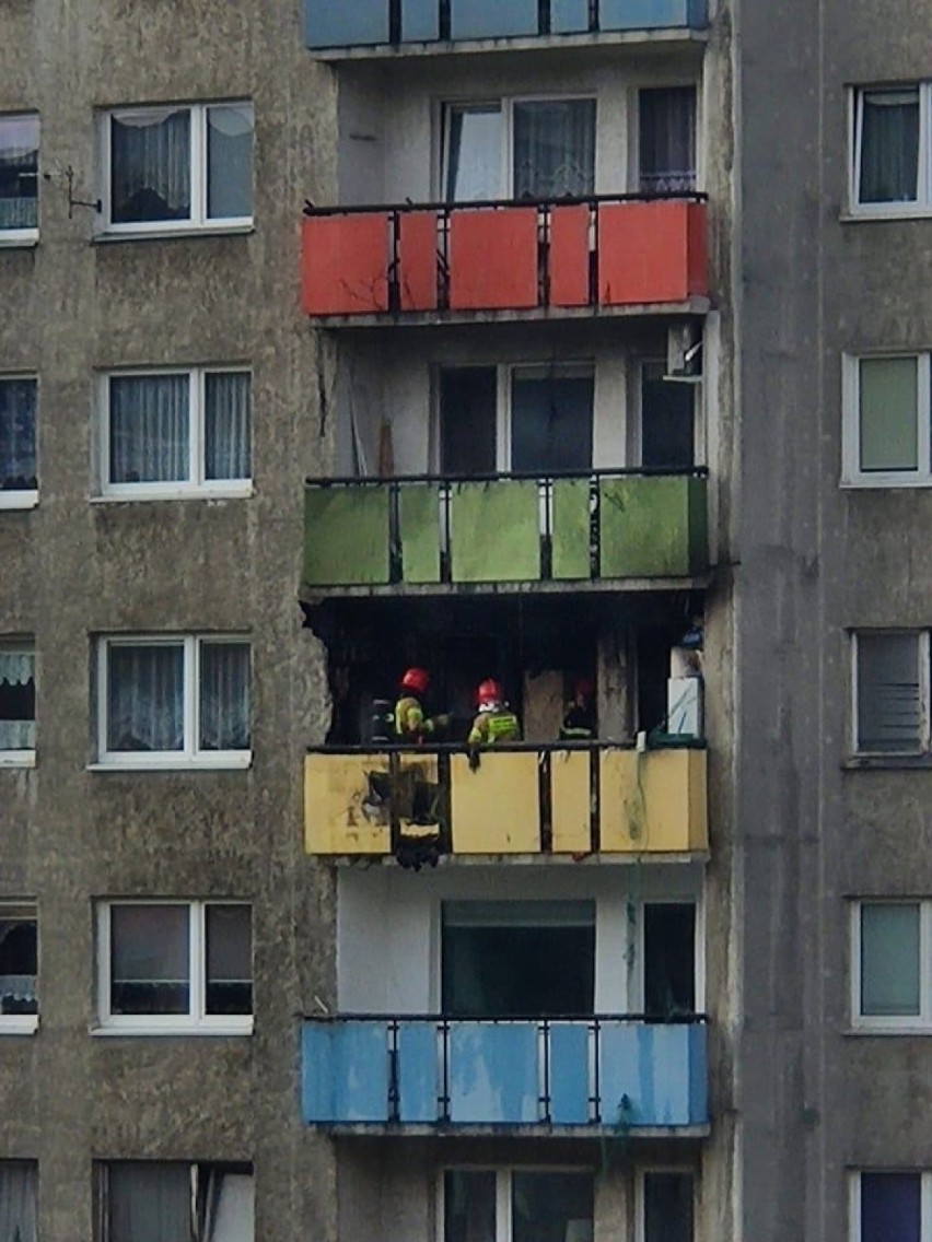 Pożar mieszkania w wieżowcu w Opolu. Strażacy w akcji [ZDJĘCIA I FILM]