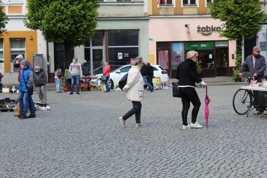 LESZNO. Pierwszy po narodowej kwarantannie jarmark staroci na leszczyńskim rynku [ZDJĘCIA]