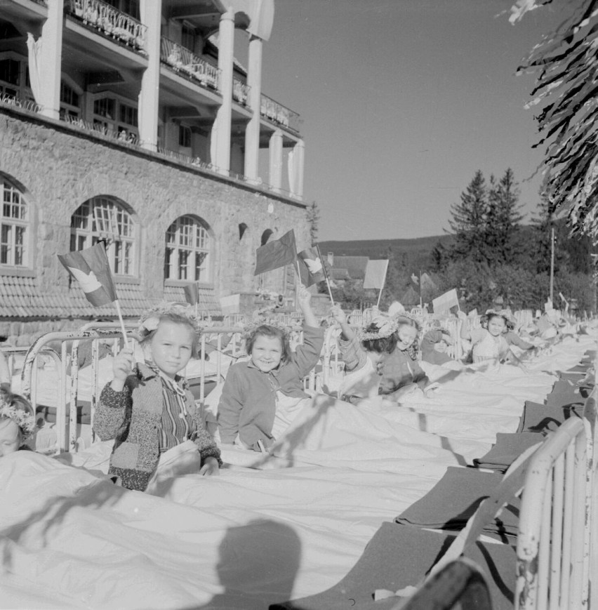 Zakopane było kiedyś znanym uzdrowiskiem. Tak pod Giewontem leczono chorych 100 lat temu ARCHIWALNE ZDJĘCIA