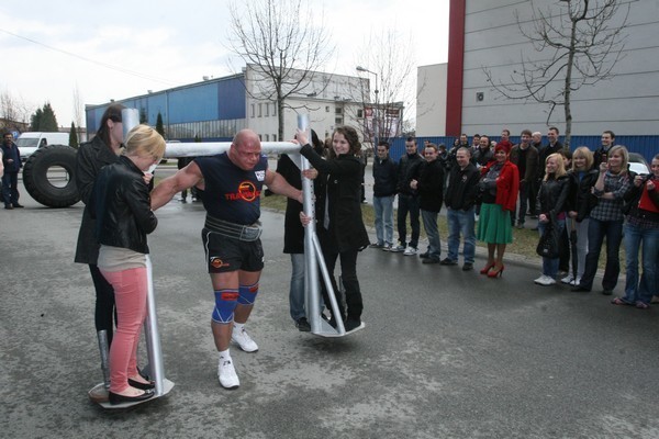 Strongman z Krynicy powalczy z siłaczami w USA [ZDJĘCIA]