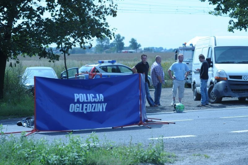 Motocyklista zderzył się z autem. Zginął na miejscu