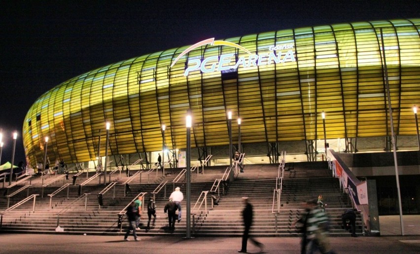 W rezultacie stadion oddano do użytku dopiero 19 lipca 2011...