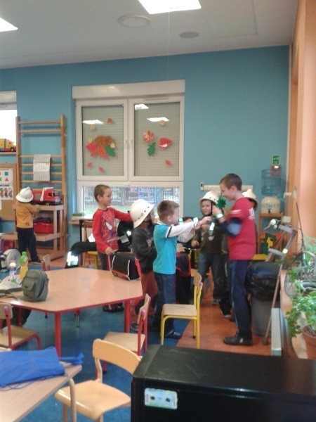 OSP Gosławice pokazało przedszkolakom jak ratować życie