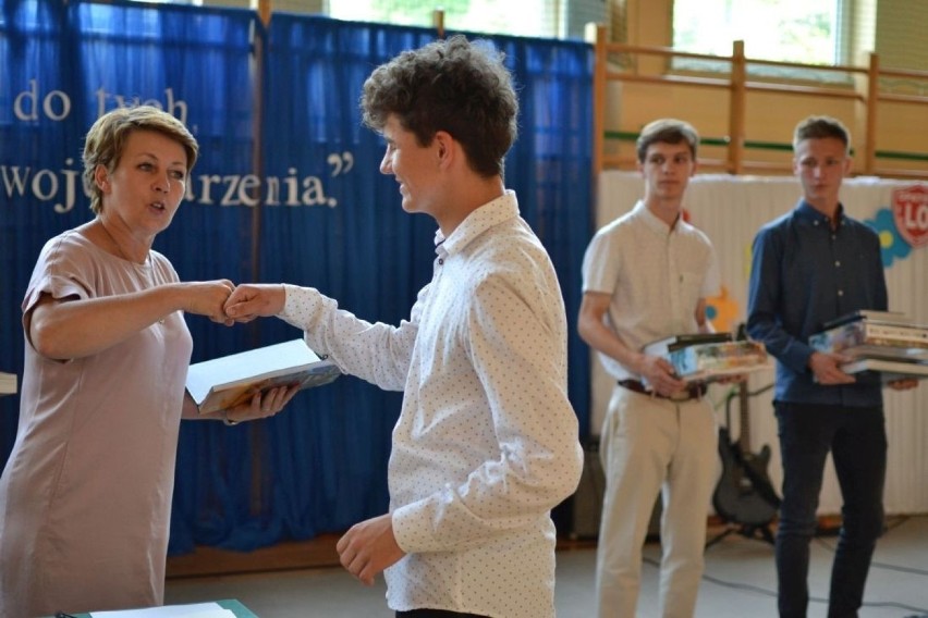 Zakończenie roku w opatowskim "Bartoszu". Ponad 90 uczniów z wyróżnieniami (ZDJĘCIA)