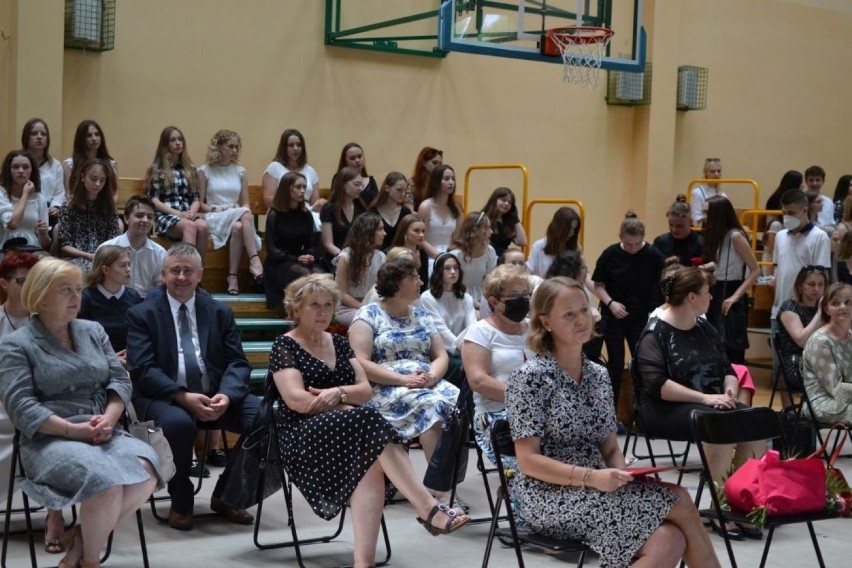 Zakończenie roku w opatowskim "Bartoszu". Ponad 90 uczniów z wyróżnieniami (ZDJĘCIA)