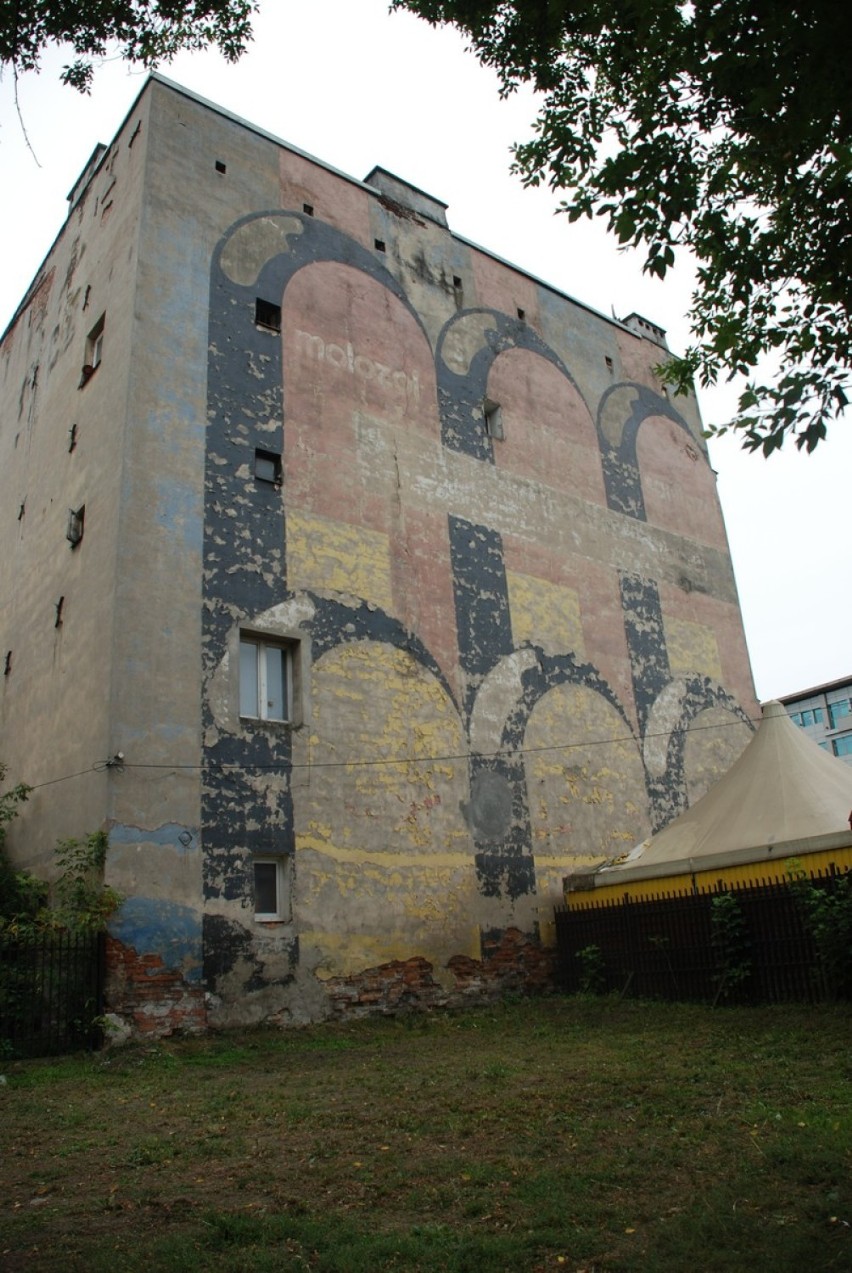 Praski mural trafił do rejestru zabytków. Malowidło z lat 70. jest reklamą produktów biobójczych