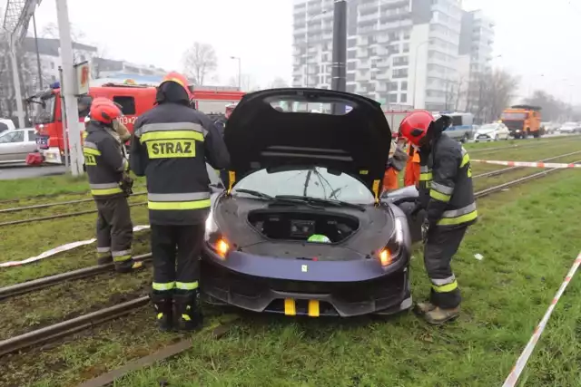 Ferrari 488 Pista ze stajni z Maranello ma pod maską najmocniejsze V8 w historii tej marki. 

Zobacz ZDJĘCIA, czytaj na kolejnych slajdach >>>

