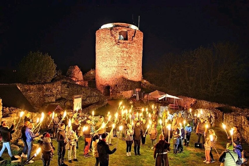 Zwiedzanie w nocy Zamku Wleń to magiczne doznanie. Możecie...