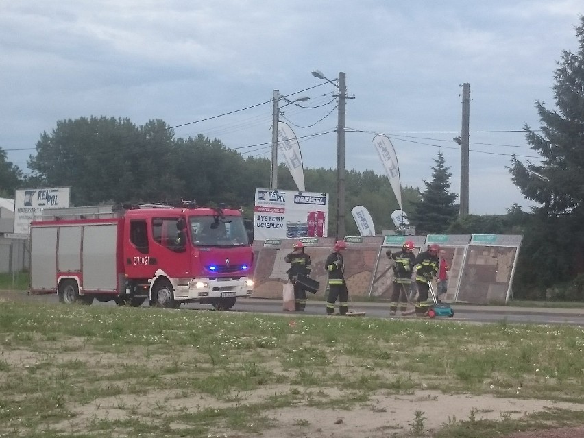 Smuga oleju pojawiła się na prawym pasie na ul. Tunkla, tuż przy granicy z Rudą Śląską -Kochłowicami