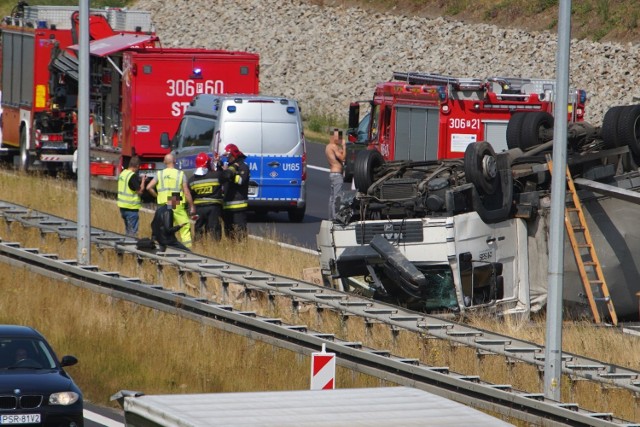 Około godziny 9.30 w poniedziałek doszło do zderzenia dwóch samochodów osobowych i ciężarówki na autostradzie A2 między Krzesinami i Luboniem.

Kolejne zdjęcie --->