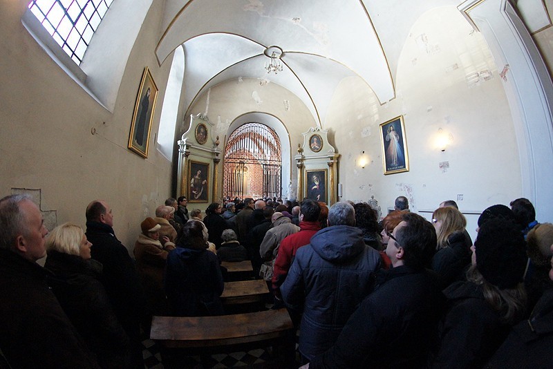 Kalisz: Kaliszanie myszkowali po klasztorze franciszkanów