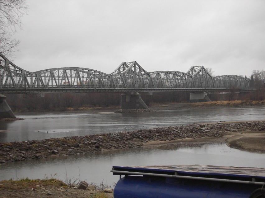 Puławy: Rygor natychmiastowego zamknięcia mostu wstrzymany