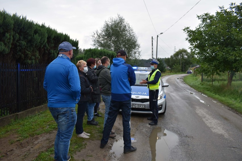 Nowy Sącz. Mieszkańcy ul. Zakładników blokują ciężarówkom dojazd do sortowni śmieci 