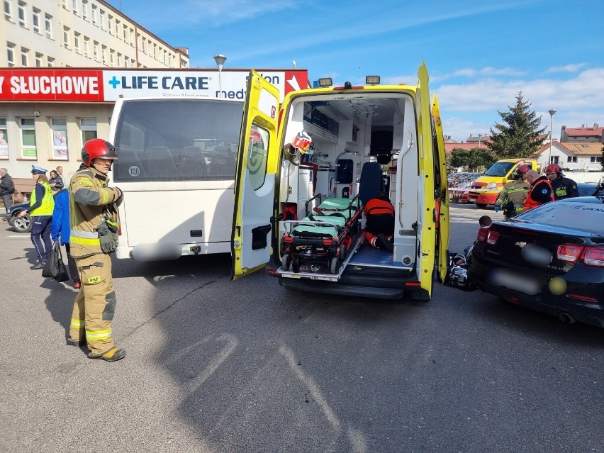 Wypadek w Przemyślu. Reanimowano kierowcę busa kursującego na trasie Przemyśl - Medyka [ZDJĘCIA]