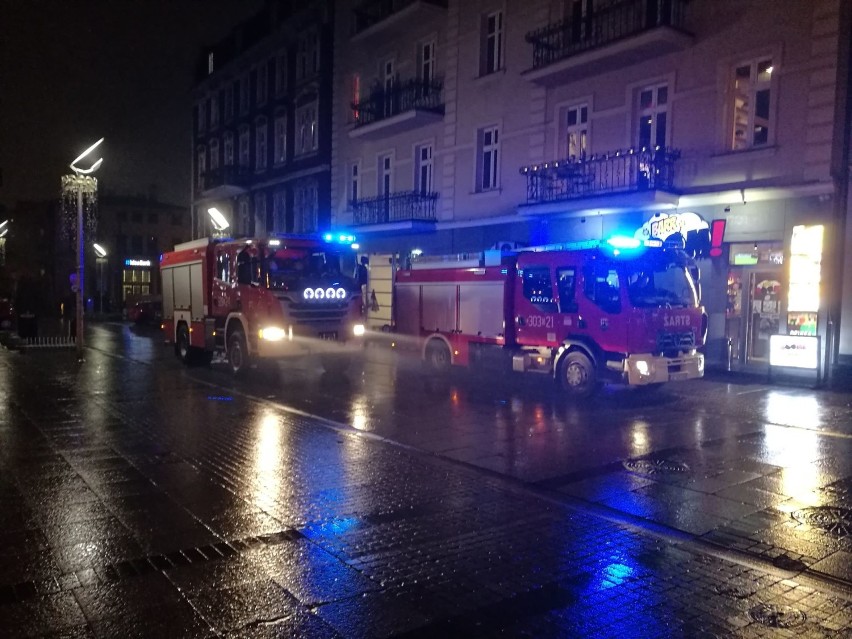 Straż pożarna na sygnale w Katowicach. Co się stało na Mielęckiego? ZDJĘCIA