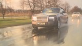 Rolls Royce Phantom Drophead Coupe: samochód, który otwiera wszystkie szlabany (wideo)