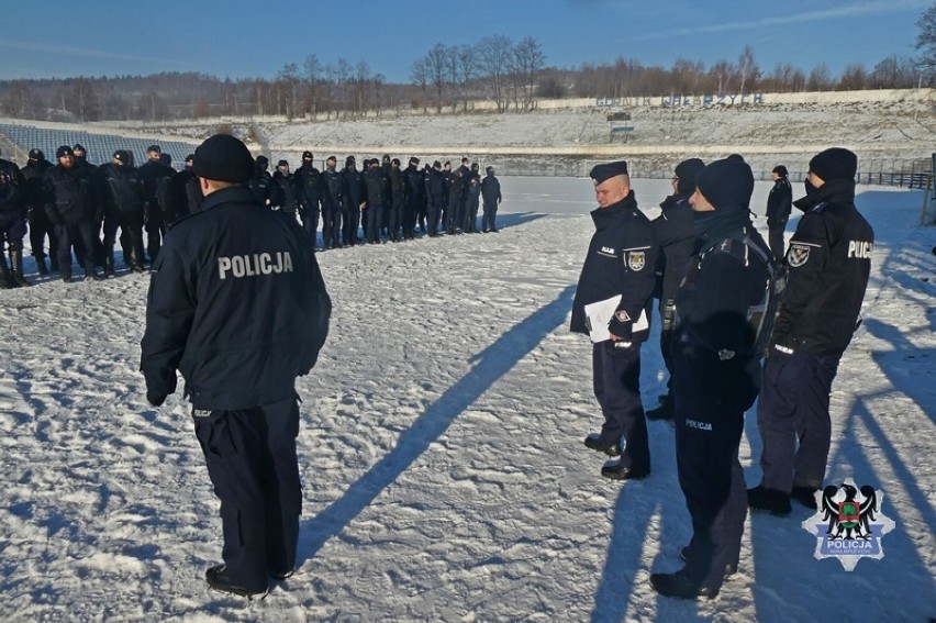 Wałbrzyscy i świdniccy policjanci uczą się, jak działać...