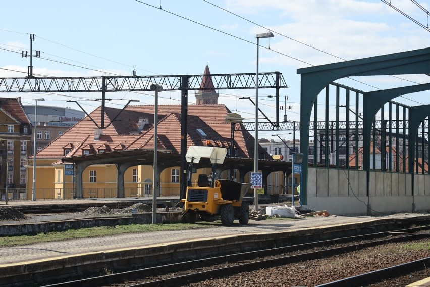 Remont dworca w Legnicy, perony zamknięte dla podróżnych [ZDJĘCIA]