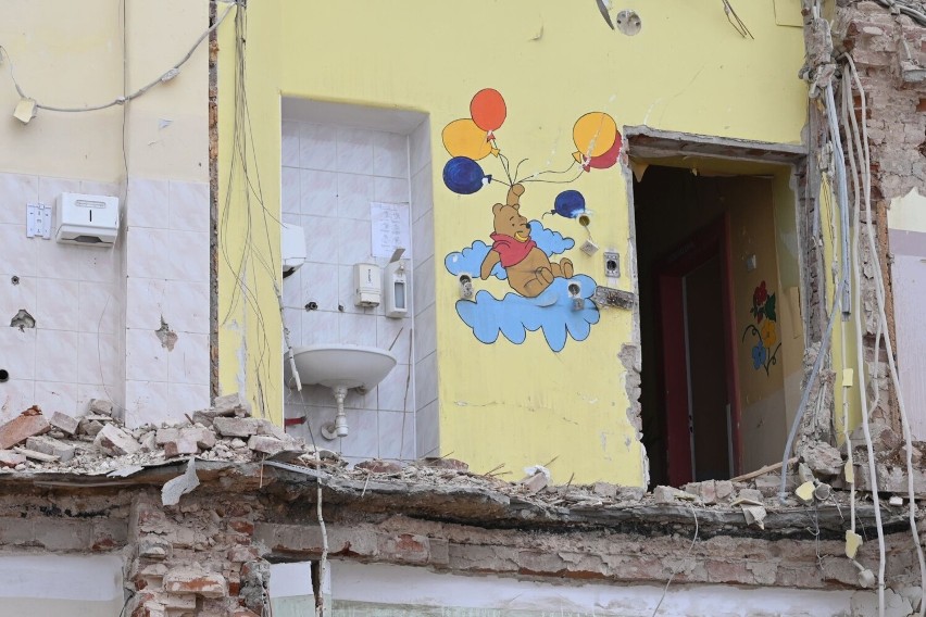 Ruszyło wyburzanie budynku po szpitaliku dziecięcym przy Langiewicza w Kielcach. Zobacz na zdjęciach, co tam się dzieje