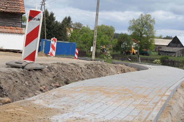 Zajrzeliśmy na plac budowy drogi powiatowej Lewice - Krzyżkówko, na którą mieszkańcy czekali ponad 40 lat (16.05.2020).