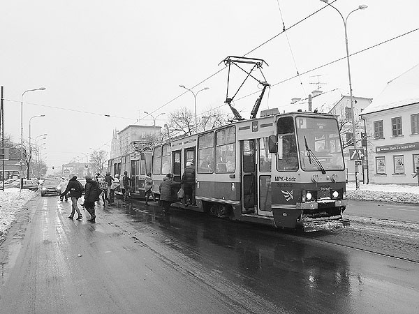 Pasażerowie tramwajów linii P są zdezorientowani po zniesieniu biletów ulgowych poza granicami Pabianic.