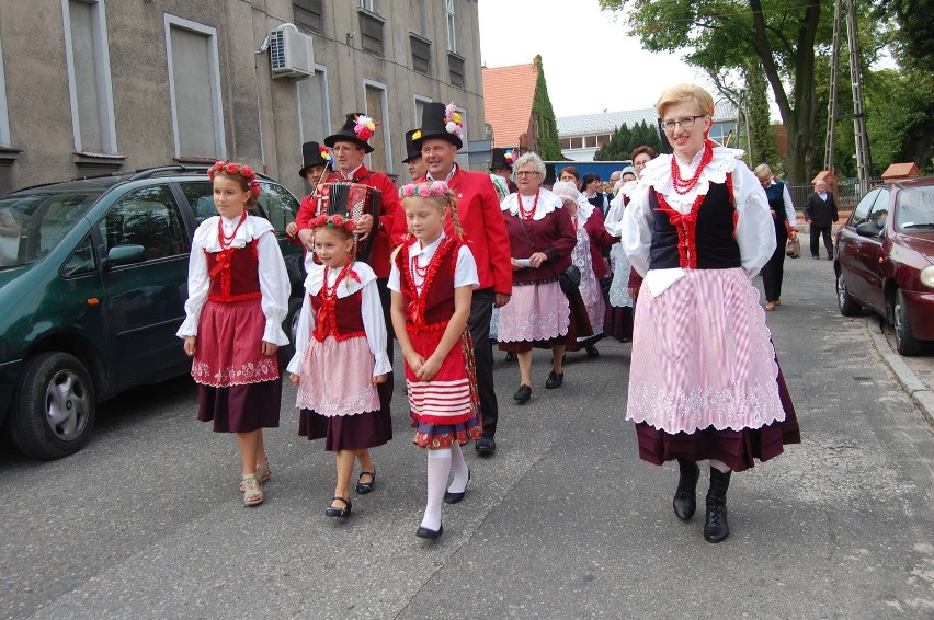 Przemarsz z kościoła do parku przy ul. Libelta