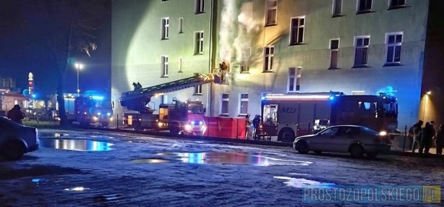 Pożar w budynku wielorodzinnym w Brzegu.