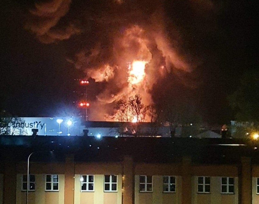 Potężny pożar w Goleniowie o pożar. Co się dzieje?