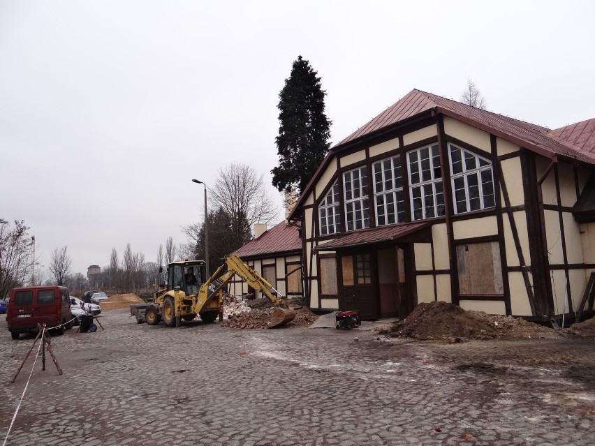 Rozpoczął się kapitalny remont dworca Wieluń-Dąbrowa [ZDJĘCIA]
