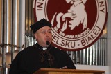 Biskup Piotr Greger jest wielkim pasjonatem sportu. Wybierał się nawet na mecz Podbeskidzia z Wisłą.