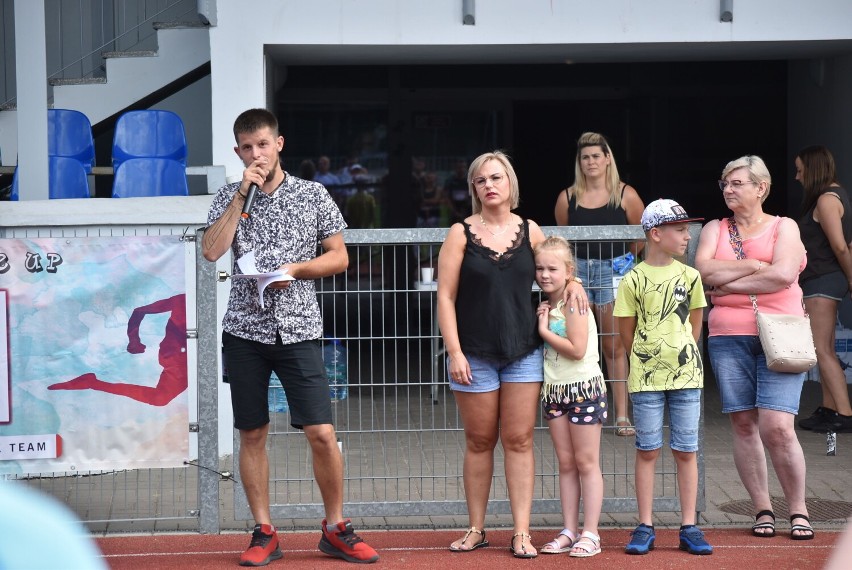 Malbork. Bieg na cześć kapitana Krzysztofa Sobańskiego. Żona dziękuje wszystkim, którzy pamiętają o  tragicznie zmarłym pilocie