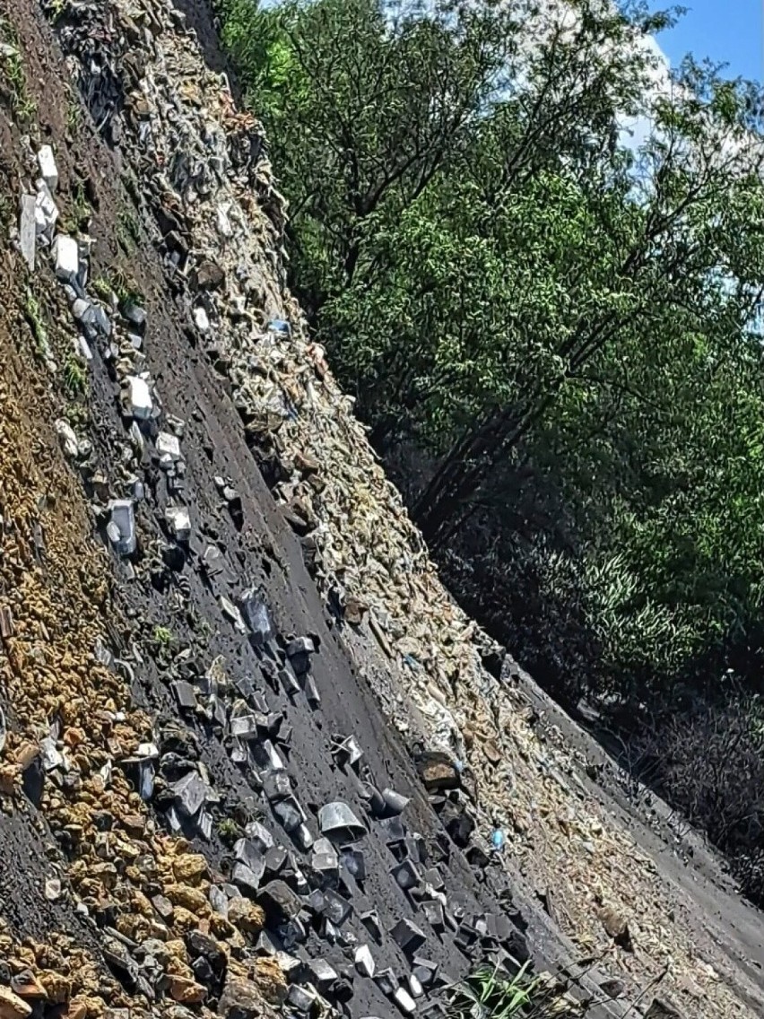 ZGK Piekary Śląskie próbowało zakopać 50 ciężarówek śmieci na pograniczu miast