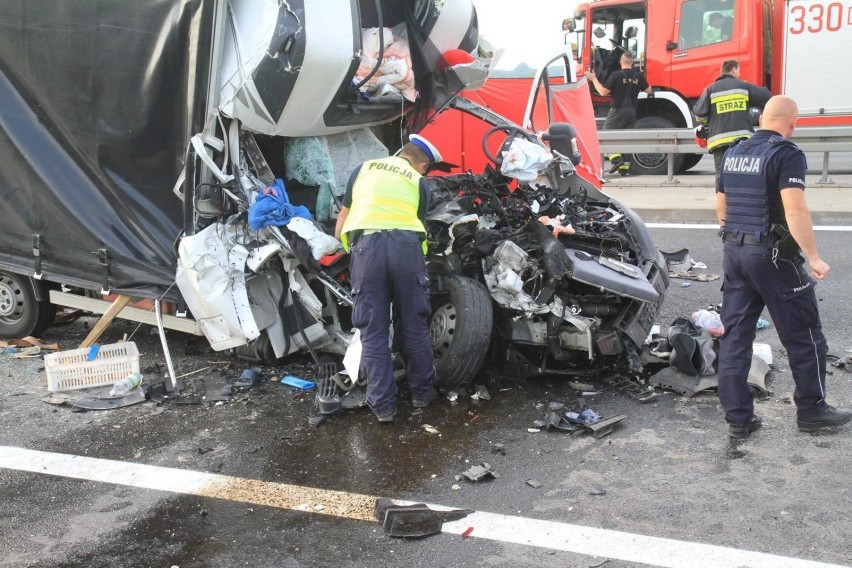 Tragiczny wypadek na A4, kierowca samochodu dostawczego...