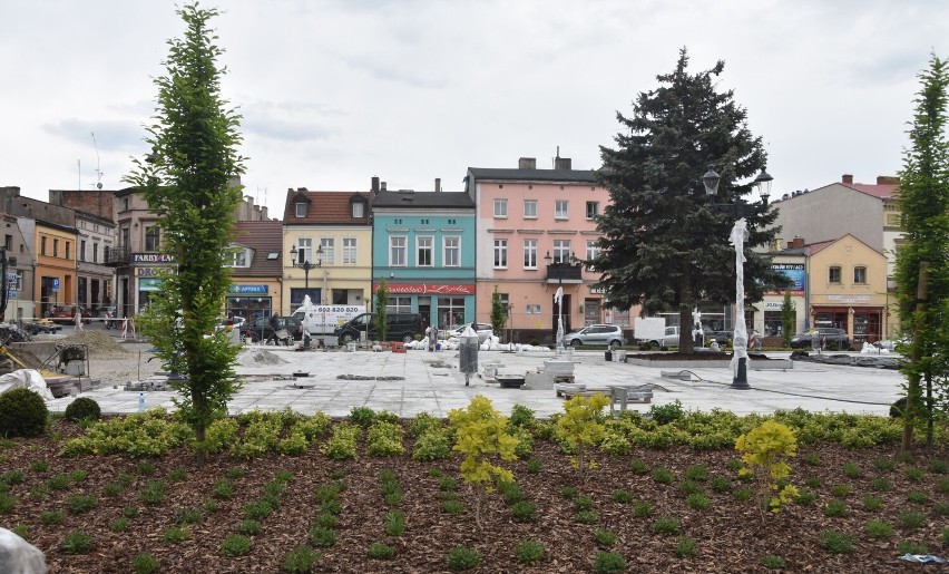 Na koronowskim rynku praca wre. Budowlańcy skończą z robotą...