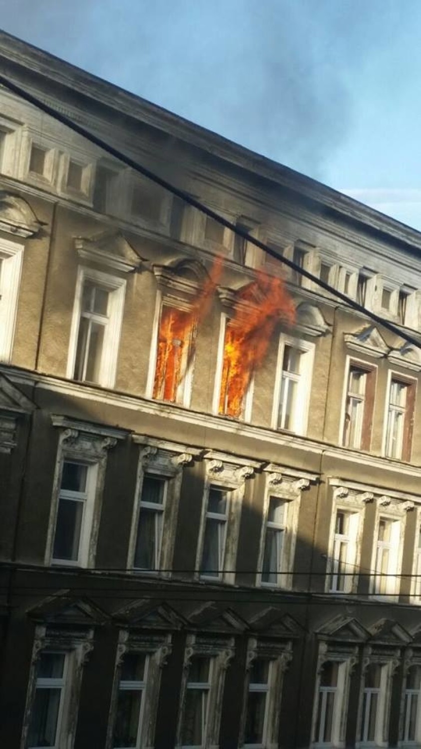 Paliło się mieszkanie przy ul. Małkowskiego [zdjęcia]