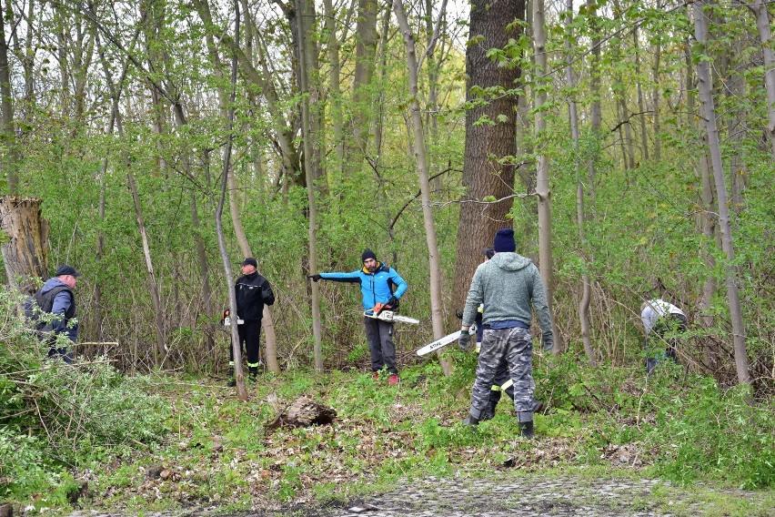 Przedstawiciele instytucji lokalnych i władz gminy, grupa...