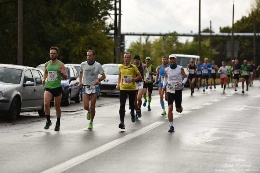 Uczestnicy Poznań Maratonu na zdjęciach Jakuba Marciniaka