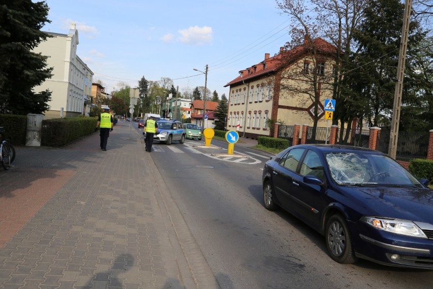 Wypadek z udziałem rowerzysty na ulicy Poniatowskiego w Wolsztynie