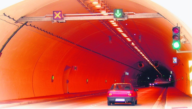 Oddano do użytku najdłuższy pozamiejski tunel drogowy w...
