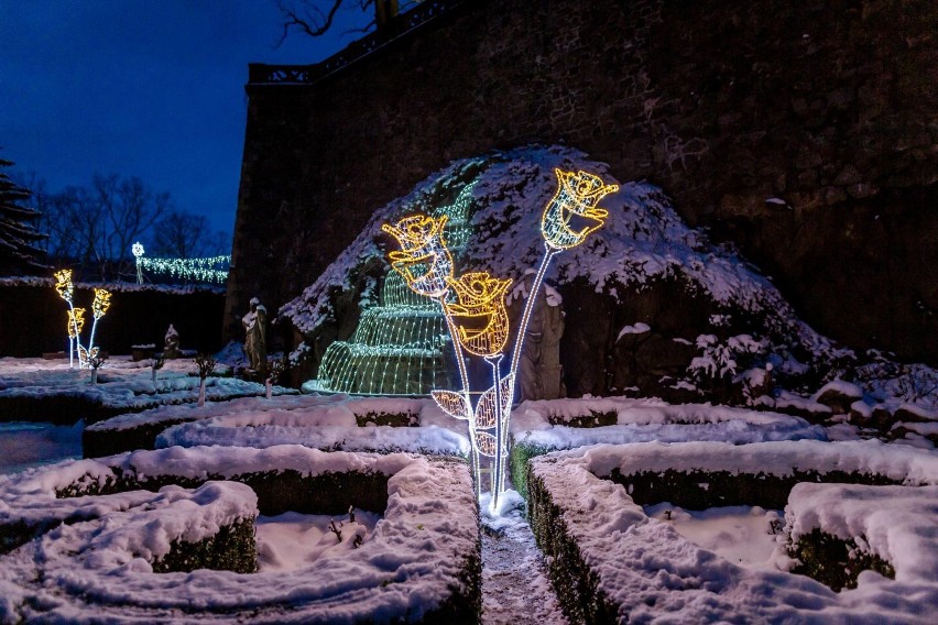 Zamek Książ w Wałbrzychu w zimowej odsłonie prezentuje się...