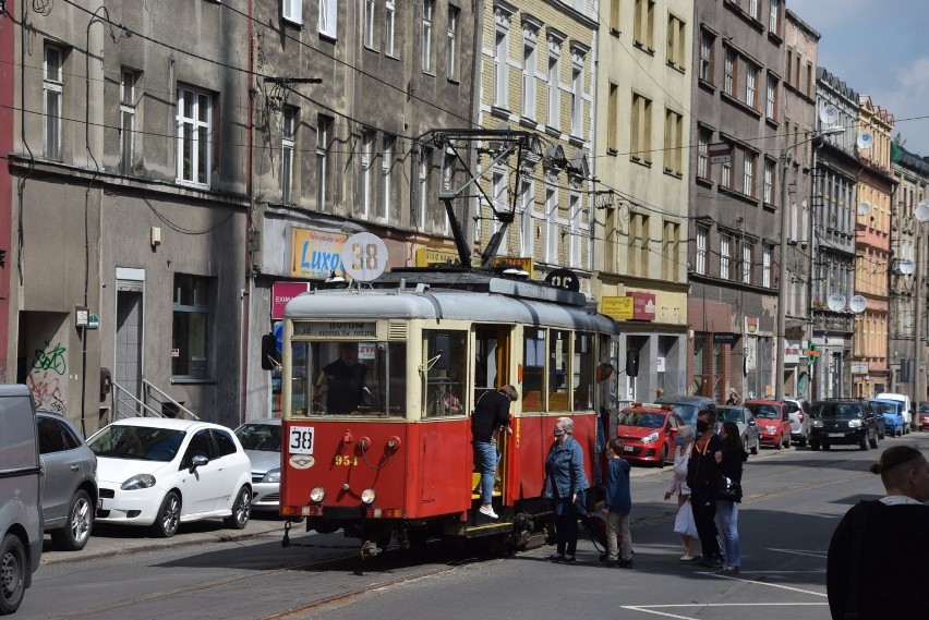 Niskopodłogowy tramwaj na linii tramwajowej nr 38! Co z zabytkowym wozem typu N?