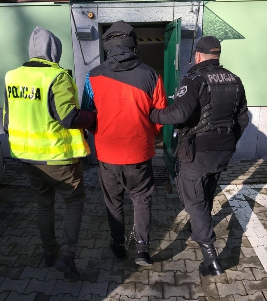 Napad na kurierkę w Sandomierzu. Zamaskowany człowiek groził i chciał pieniędzy